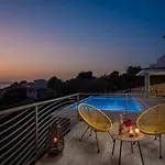 Tela With Pool ז'אבוריץ'