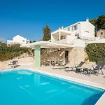 Villa Tela With Pool