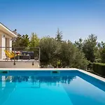 Villa Tela With Pool *