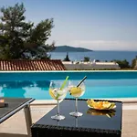 Villa Tela With Pool Zaboric