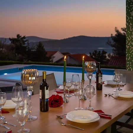 Villa Tela With Pool *