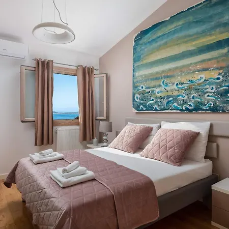 Villa Tela With Pool