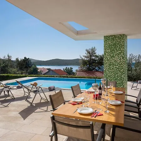 Tela With Pool Zaboric