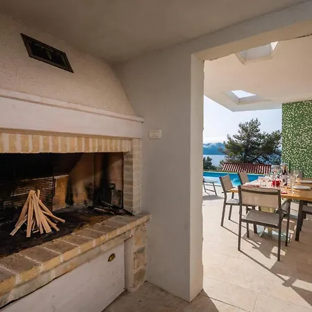 Villa Tela With Pool *