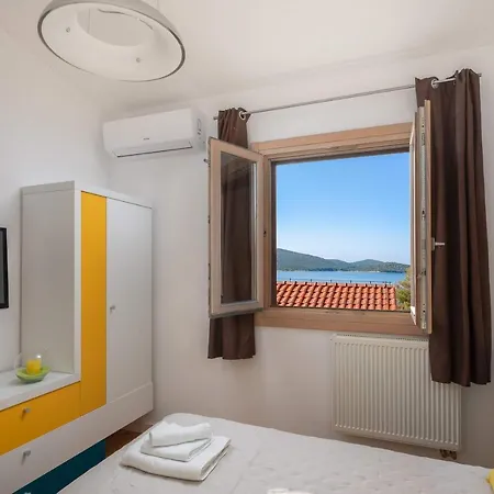 Tela With Pool * Zaboric