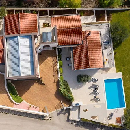 Tela With Pool Villa