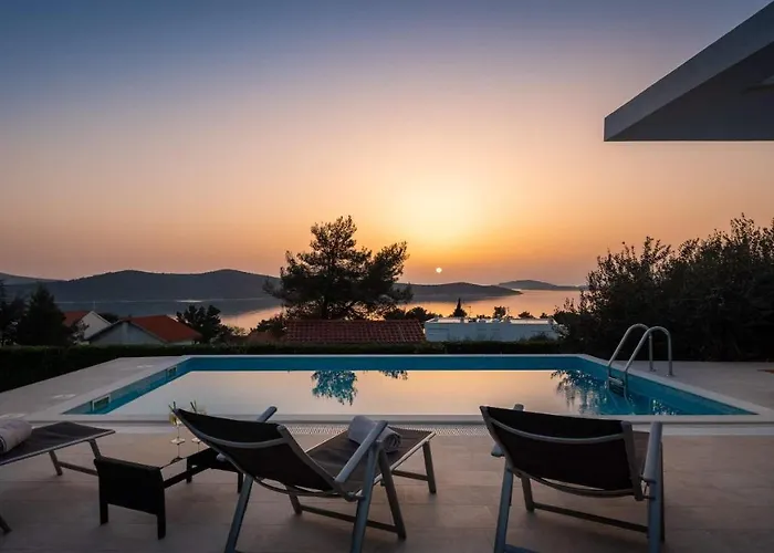 Tela With Pool 别墅