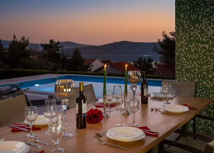 Vila Tela With Pool *