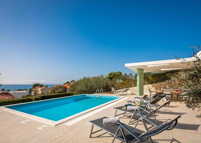 Vila Tela With Pool *