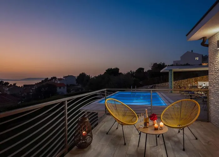 Tela With Pool 扎博里克