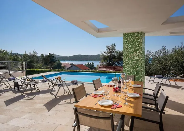 Tela With Pool Zaboric