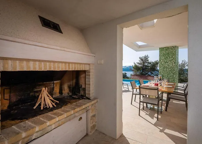 Vila Tela With Pool *