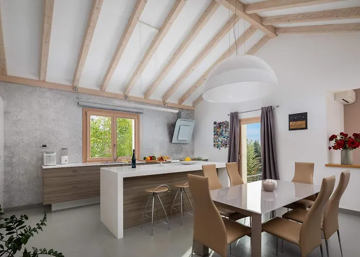 Tela With Pool Zaboric