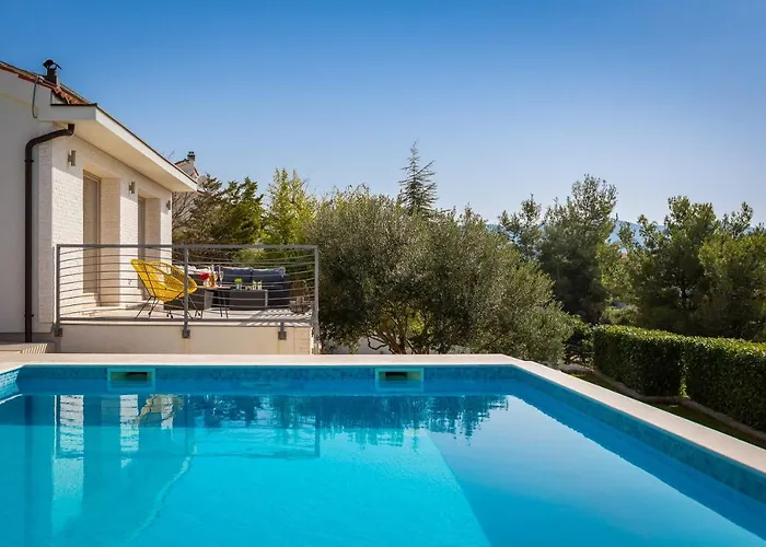 Vila Tela With Pool *