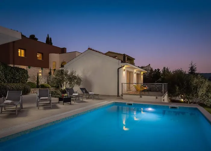 Vila Tela With Pool Zaboric