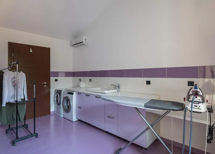 Vila Tela With Pool *