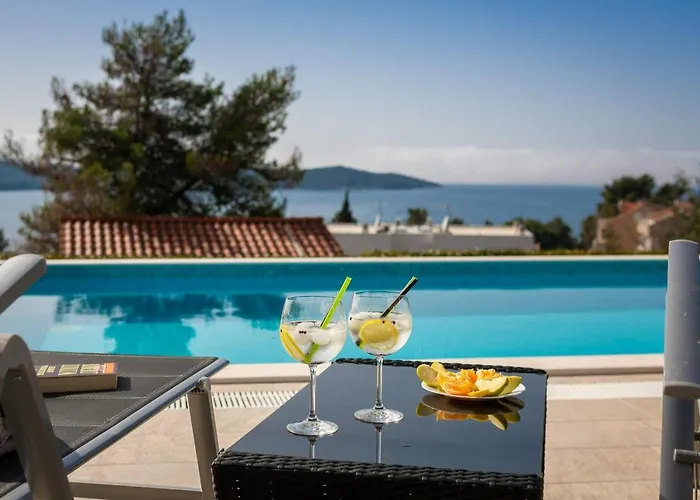 别墅 Tela With Pool 扎博里克