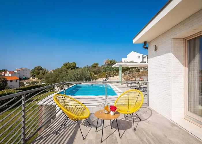 Tela With Pool * Zaboric