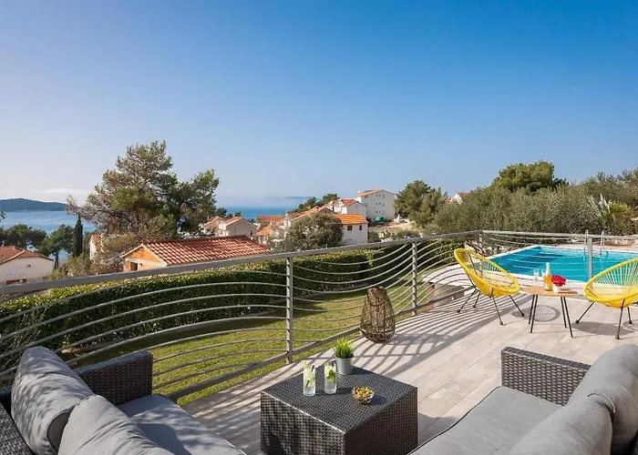 Tela With Pool * Zaboric