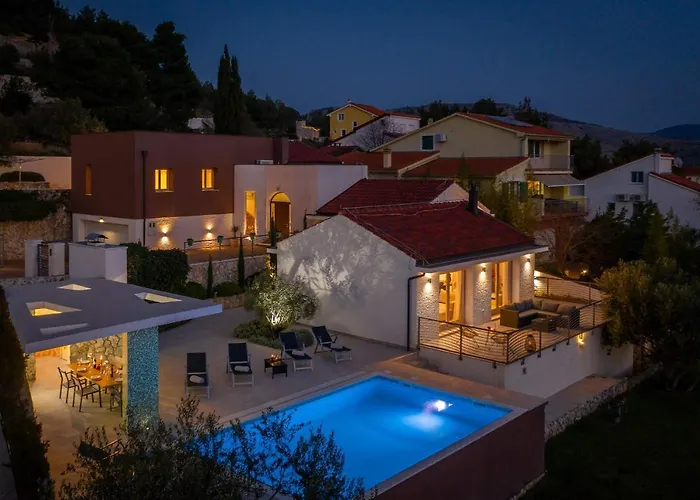 Tela With Pool * Zaboric