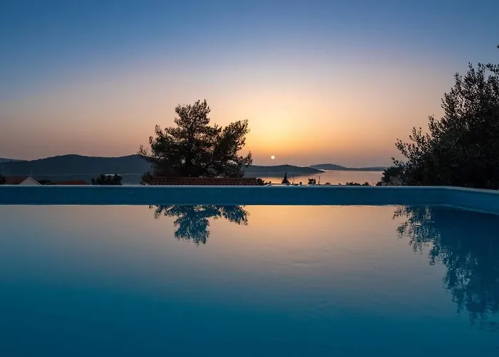 Tela With Pool Vila Zaboric