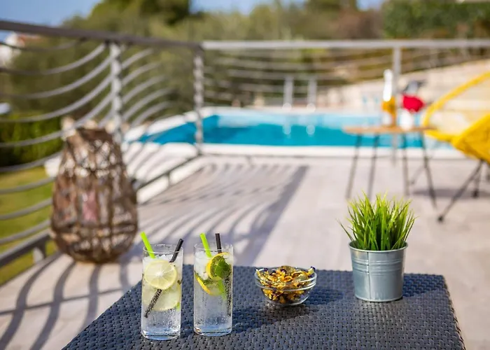 Tela With Pool 别墅