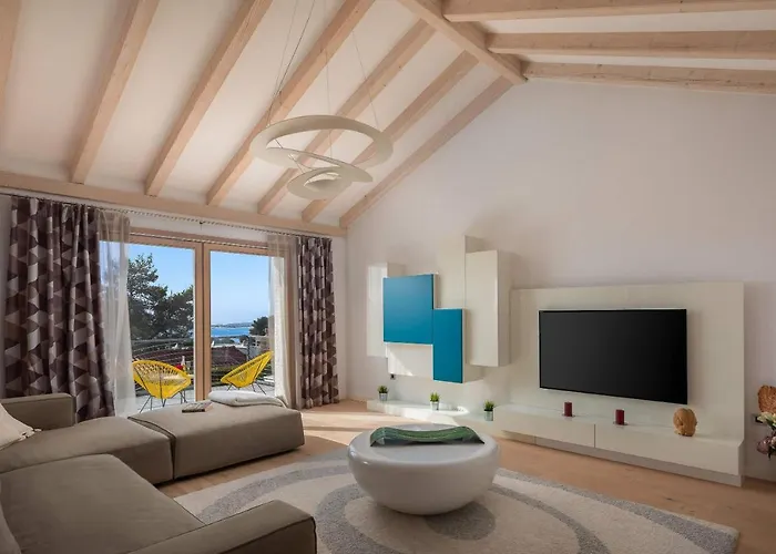 Vila Tela With Pool Zaboric